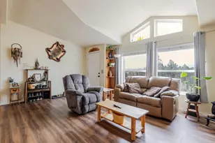 21070 Robin Ave, Bend, OR 97703 - Photo 9