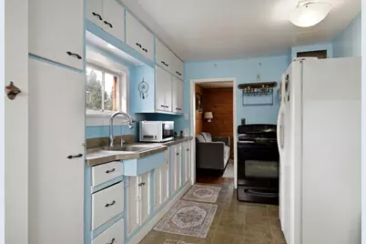 243 W Adams Avenue, Sisters, OR 97759 - Photo 5