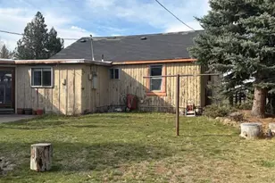 243 W Adams Ave, Sisters, OR 97759 - Photo 21