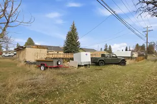 243 W Adams Ave, Sisters, OR 97759 - Photo 15