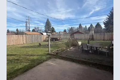 243 W Adams Avenue, Sisters, OR 97759 - Photo 3