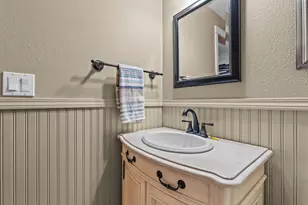 1042 NE Upper Dr, Madras, OR 97741 - Photo 19