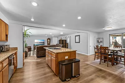 2860 W Griffin Creek Road, Medford, OR 97501 - Photo 5