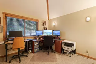 57809 Mt Rainier Ln, Sunriver, OR 97707 - Photo 23