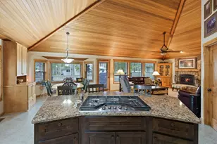 57809 Mt Rainier Ln, Sunriver, OR 97707 - Photo 15