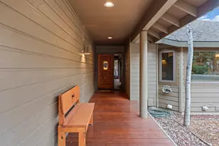 57809 Mt Rainier Ln, Sunriver, OR 97707 - Photo 3