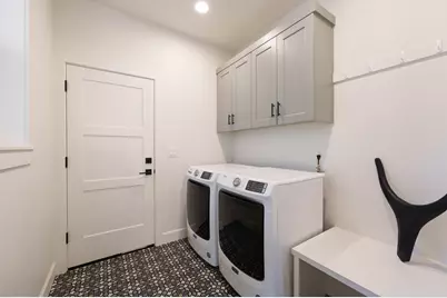 2424 NW Crossing Drive, Bend, OR 97703 - Photo 17