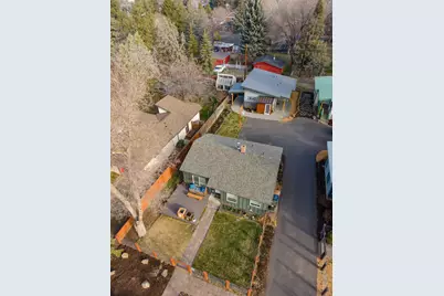 558 NE Lafayette Avenue, Bend, OR 97701 - Photo 1