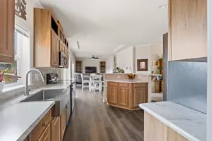658 NE Shoshone Dr, Redmond, OR 97756 - Photo 5