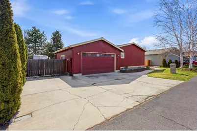 658 NE Shoshone Drive, Redmond, OR 97756 - Photo 3