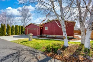 658 NE Shoshone Dr, Redmond, OR 97756 - Photo 1