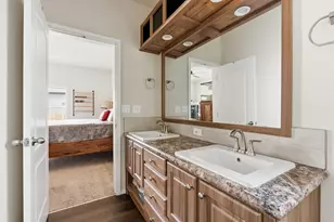 658 NE Shoshone Dr, Redmond, OR 97756 - Photo 17