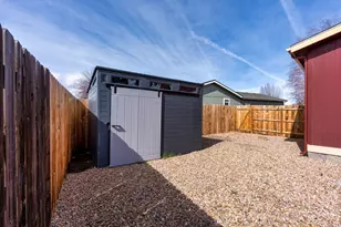 658 NE Shoshone Dr, Redmond, OR 97756 - Photo 45