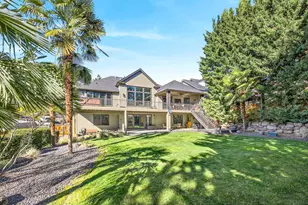 3874 Cherry Ln, Medford, OR 97504 - Photo 5