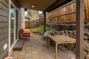 566 NE Lafayette Ave, Bend, OR 97701 - Photo 15