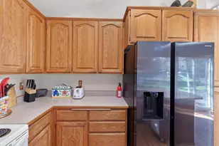 1987 Kelly Way, Grants Pass, OR 97527 - Photo 9