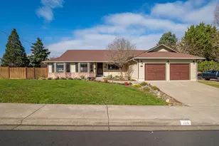 776 Delsie Dr, Grants Pass, OR 97527 - Photo 47