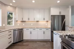 60012 Ridgeview Dr W, Bend, OR 97702 - Photo 7