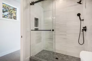 334 SW Roosevelt Ave, Bend, OR 97702 - Photo 7