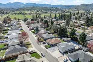 2128 Terrel Dr, Medford, OR 97501 - Photo 27