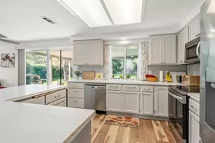 2128 Terrel Dr, Medford, OR 97501 - Photo 3