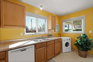 100 Christian Ave, Talent, OR 97540 - Photo 7