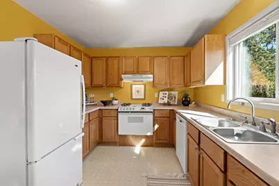 100 Christian Avenue, Talent, OR 97540 - Photo 5