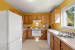 100 Christian Ave, Talent, OR 97540 - Photo 5