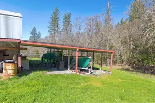 885 Plumtree Ln, Grants Pass, OR 97526 - Photo 39