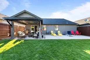 2033 Milton Ln, Medford, OR 97501 - Photo 27