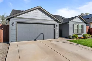 2033 Milton Ln, Medford, OR 97501 - Photo 3