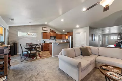 2033 Milton Lane, Medford, OR 97501 - Photo 11