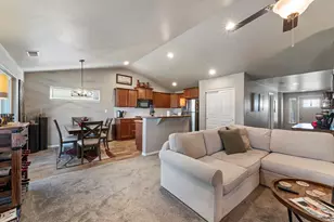 2033 Milton Ln, Medford, OR 97501 - Photo 11