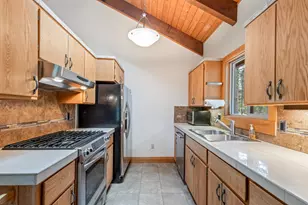 17745 Woodland Ln, Sunriver, OR 97707 - Photo 5