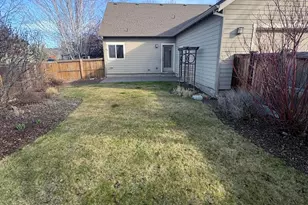 1642 NW Hemlock Ave, Redmond, OR 97756 - Photo 17