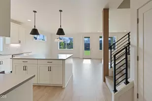 2177 SW 43rd St, Redmond, OR 97756 - Photo 9