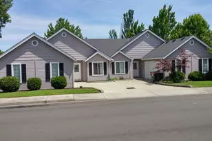 1537 Hartell St, Medford, OR 97504 - Photo 1
