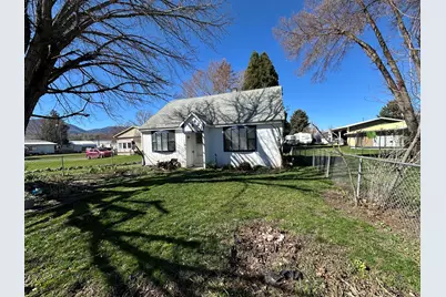 421 Cottonwood Street, Mount Vernon, OR 97865 - Photo 1