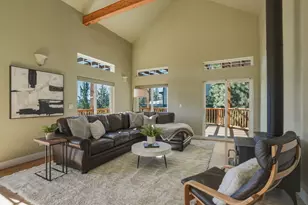 1821 NW Iowa Ave, Bend, OR 97703 - Photo 7