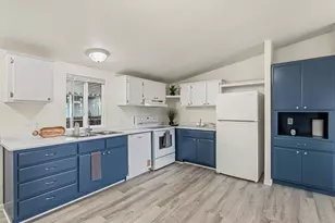 1570 S Peach St, Medford, OR 97501 - Photo 3