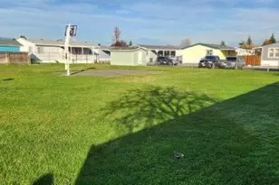 1570 S Peach St, Medford, OR 97501 - Photo 13