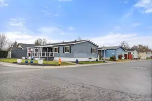 1570 S Peach St, Medford, OR 97501 - Photo 11