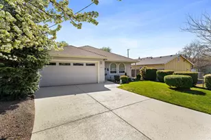 165 NW Midland Ave, Grants Pass, OR 97526 - Photo 1