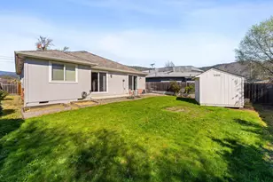 165 NW Midland Ave, Grants Pass, OR 97526 - Photo 17