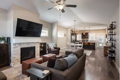 1572 NW Kingwood Avenue, Redmond, OR 97756 - Photo 3