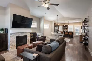 1572 NW Kingwood Ave, Redmond, OR 97756 - Photo 3