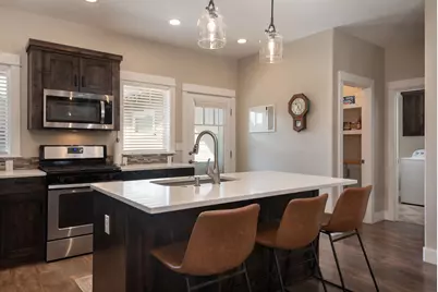 1572 NW Kingwood Avenue, Redmond, OR 97756 - Photo 9