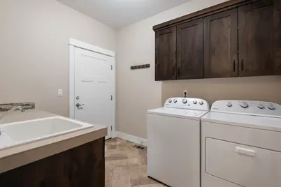 1572 NW Kingwood Avenue, Redmond, OR 97756 - Photo 23