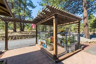 20518 Pine Vista Dr, Bend, OR 97702 - Photo 7