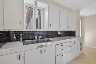 407 S Shasta Ave, Eagle Point, OR 97524 - Photo 9